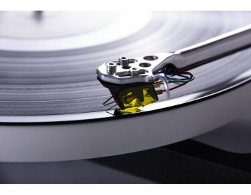 Rega Planar 10 Turntable with Aphelion 2 Reference MC Phono Cartridge
