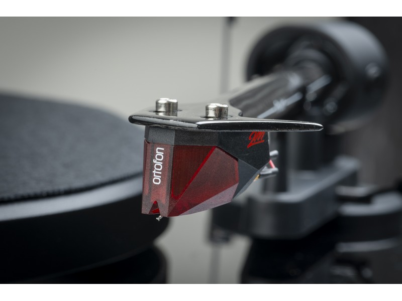 Pro-Ject Debut Carbon Classic Turntable with Ortofon 2M Red Cartridge - Black - Image 3