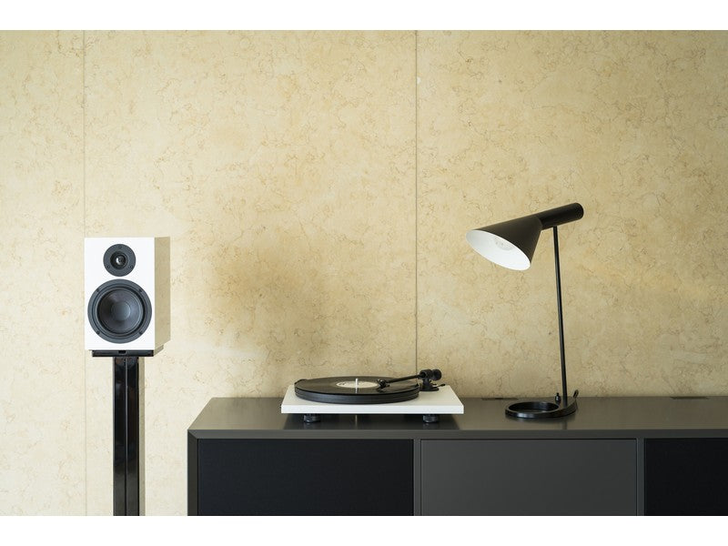 Pro-Ject Primary E Turntable White with OM Cartridge - Image 2