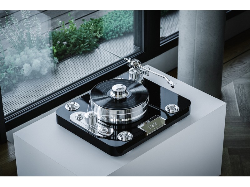 Pro-Ject Signature 12.2 Turntable Hand-made Luxury-finish Black - Image 3