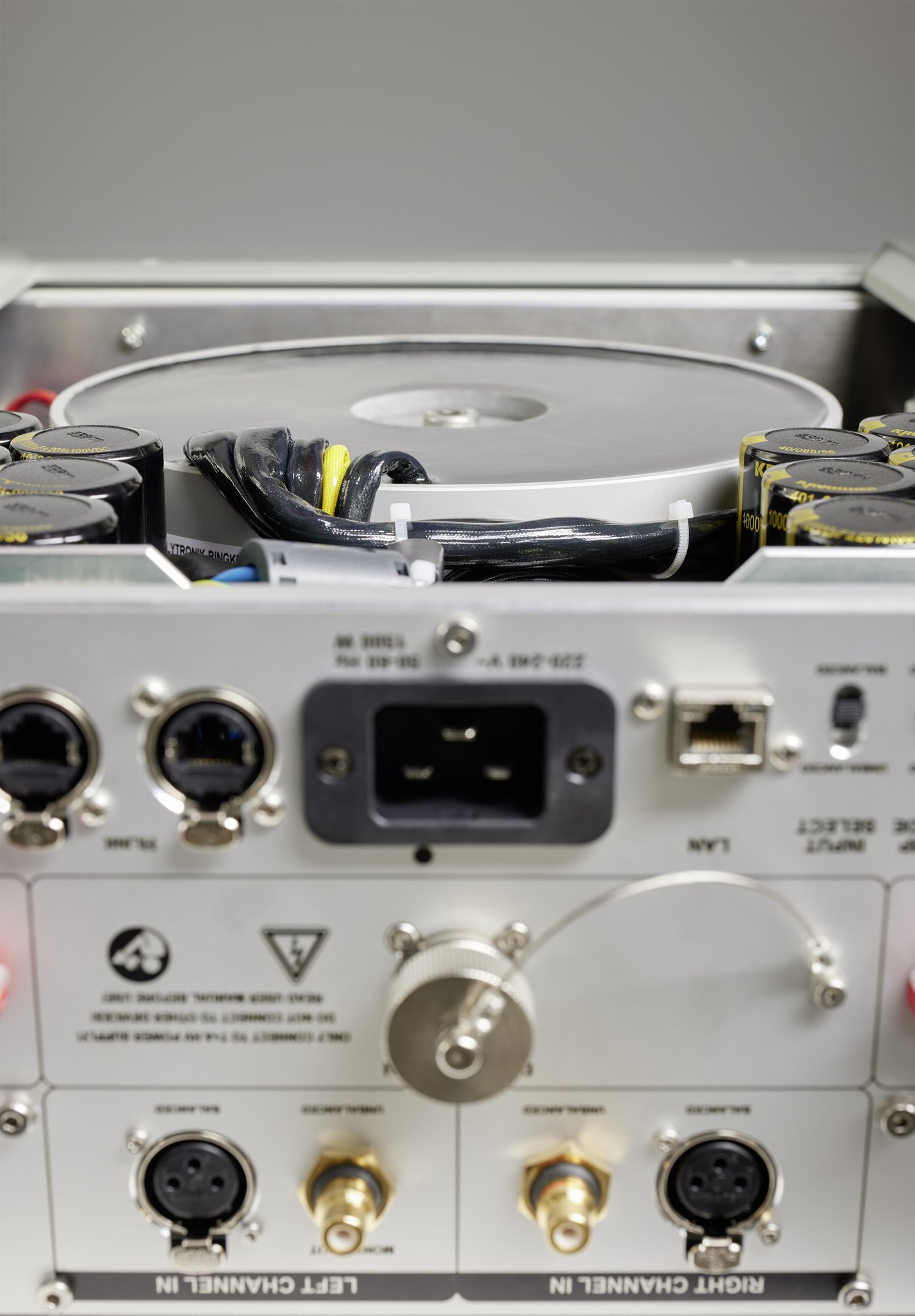 T+A A 3100 HV Reference Stereo Power Amplifier - Image 7